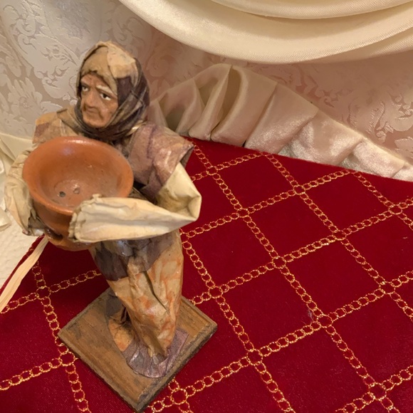 FOLK ART SCULPTURE FIGURINE - Picture 5 of 6